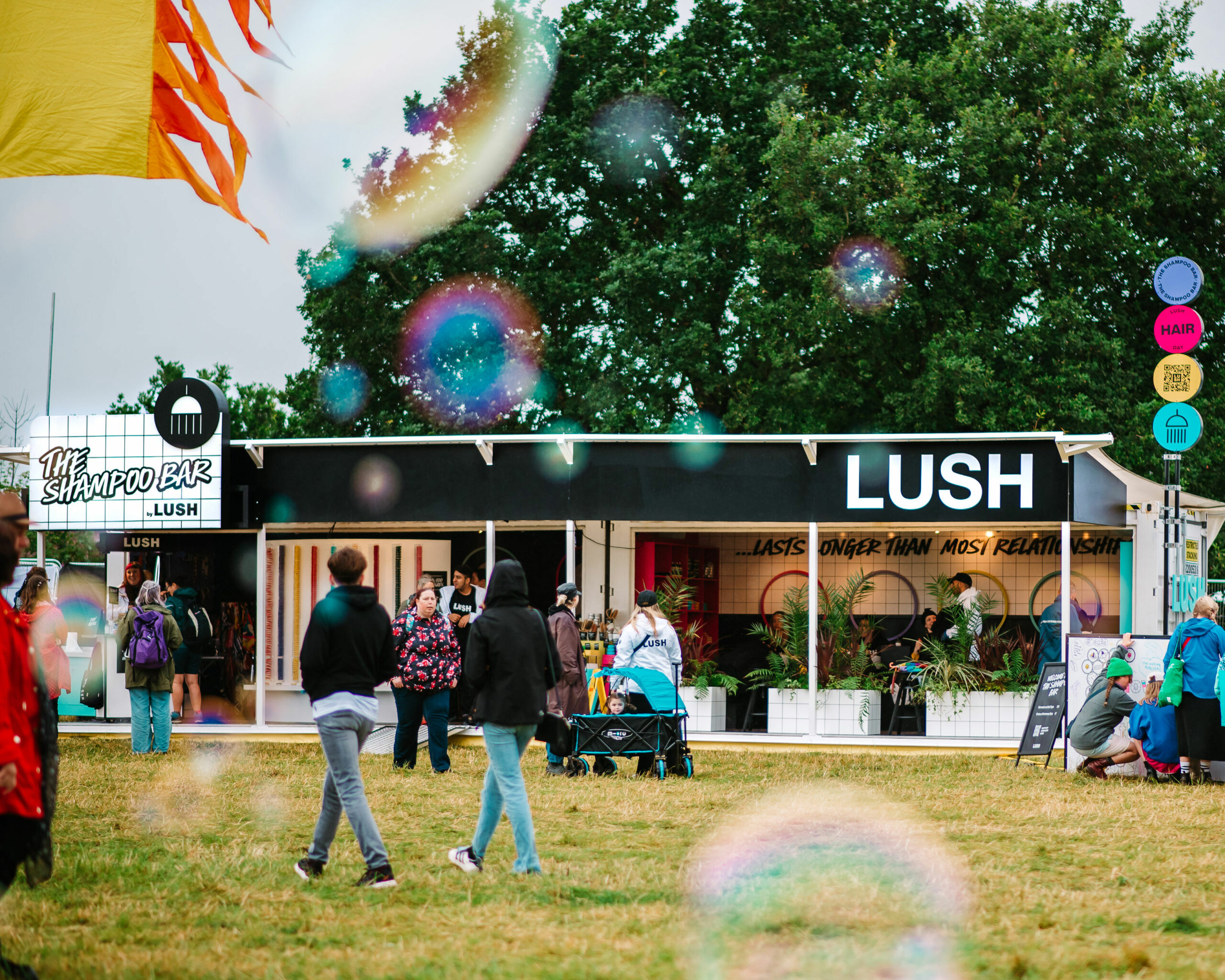 Lush-pop-up-salon-full-view-with-bubbles