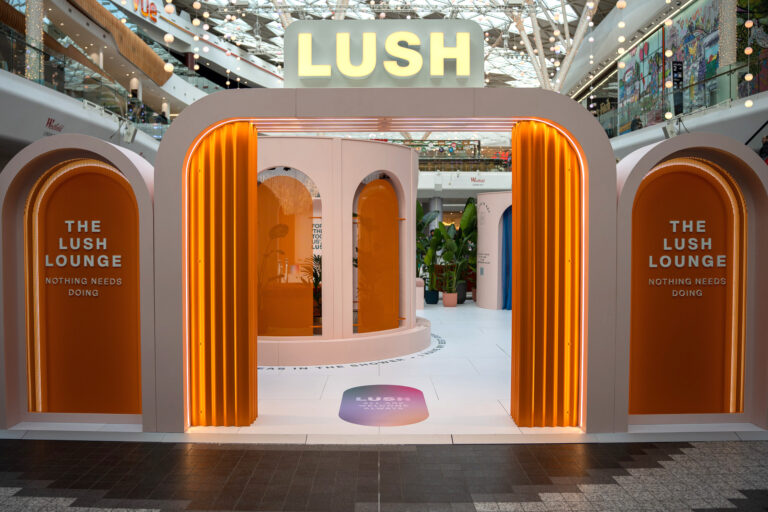 Lush-lounge-entrance-arch