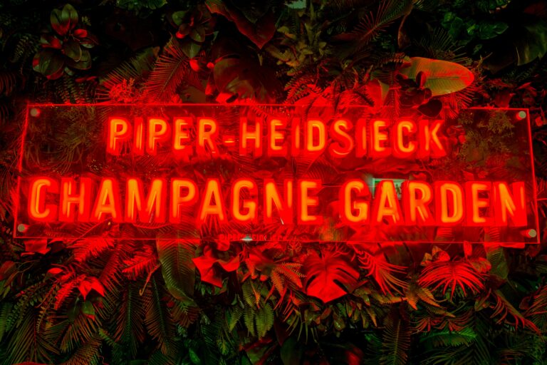 Piper-Heidsieck-at-Alto-neon-look-sign